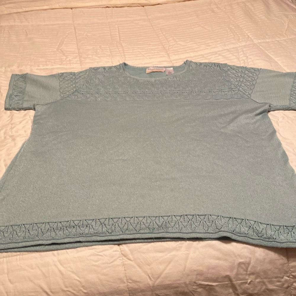 Light weight sweater